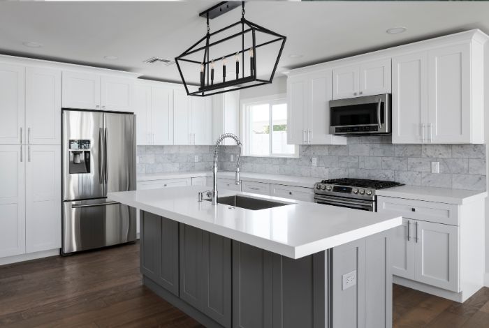 Quartz countertops have become increasingly popular in high-traffic areas such as kitchens and bathrooms.