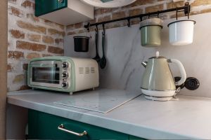 By choosing the perfect countertop, you can create a kitchen that’s both functional and filled with timeless style, blending nostalgic decor with modern convenience.
